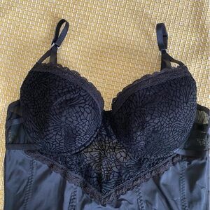 Maidenform underwire bra garter slip 36D